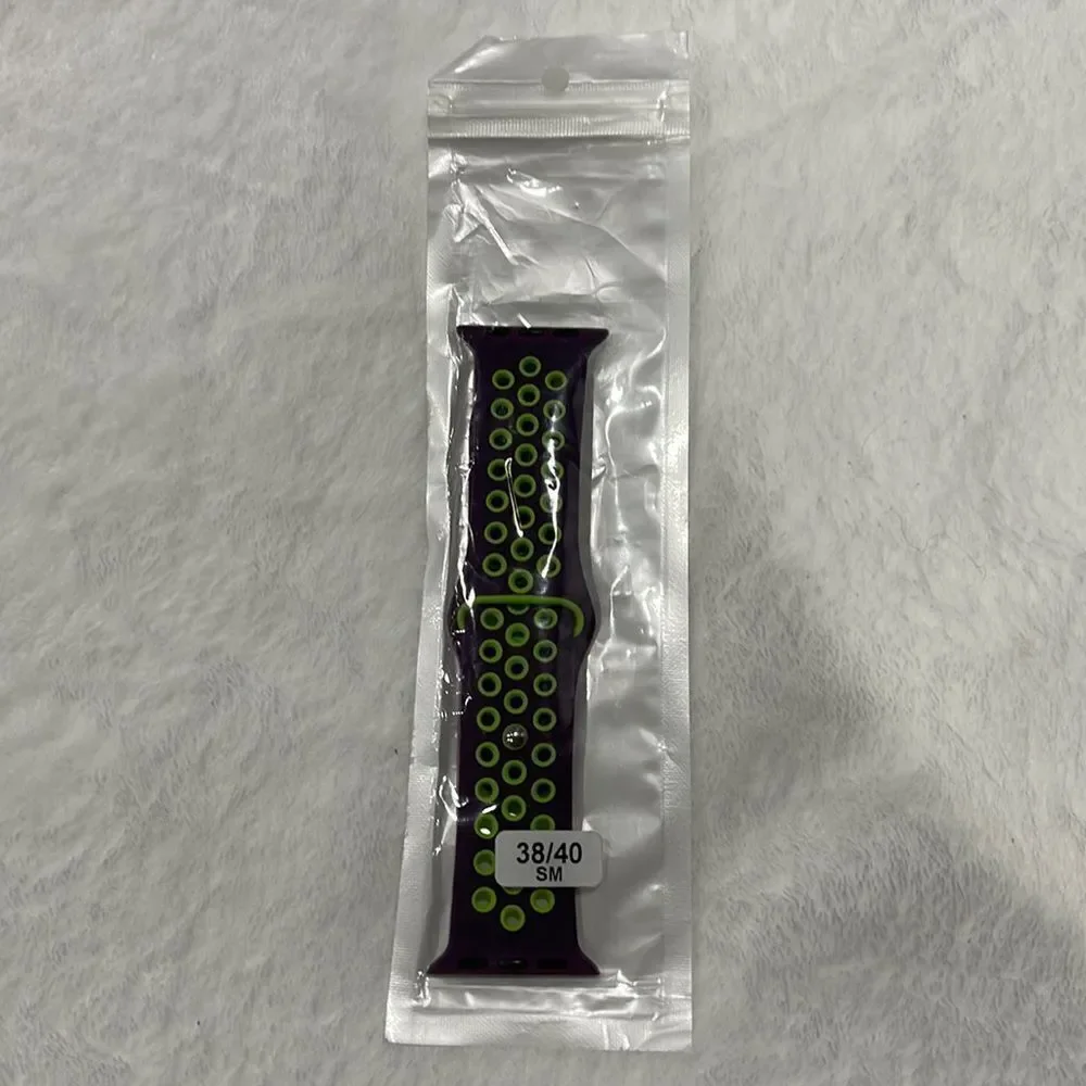 NWOT Apple Watch sports band (38/40)